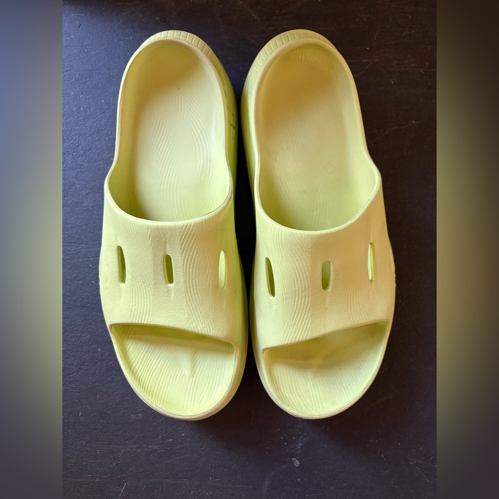 Hoka Ora Lime Green Recovery Slides Size 11M EUC